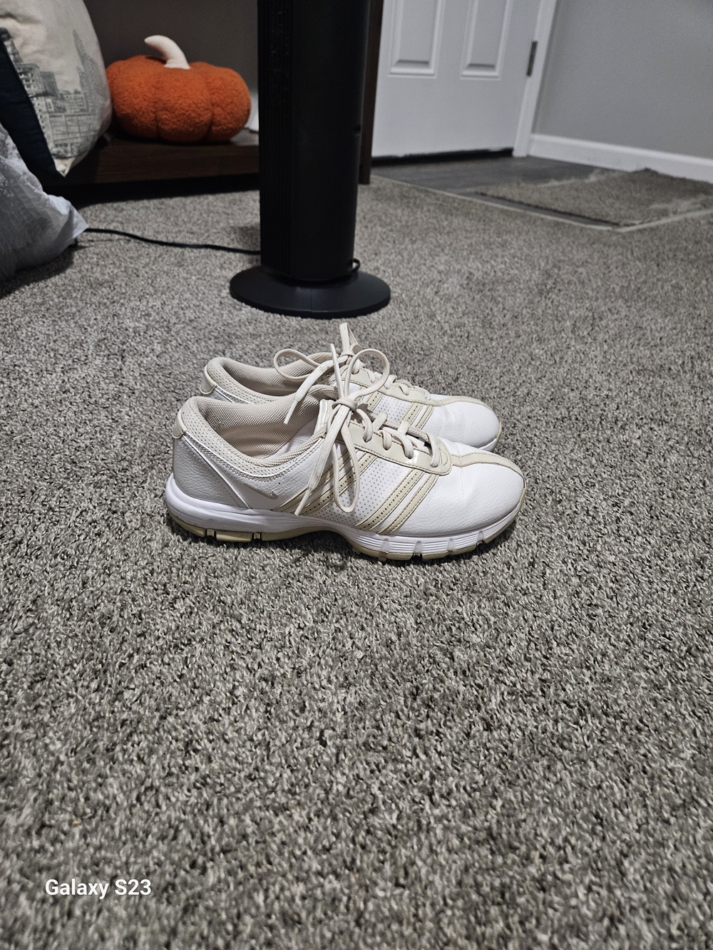 Nike Women’s Golf Shoes Size 8 White Beige Leather Spiked Cleats